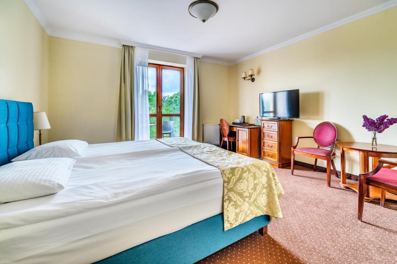 Hotel Pan Tadeusz แซรอคสก์ ภายนอก รูปภาพ