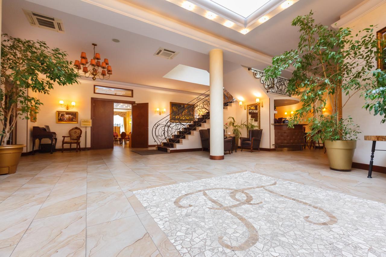 Hotel Pan Tadeusz แซรอคสก์ ภายนอก รูปภาพ